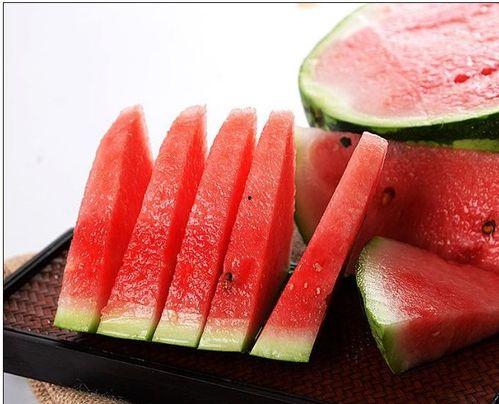 伊犁女吃瓜,一场别开生面的夏日盛宴